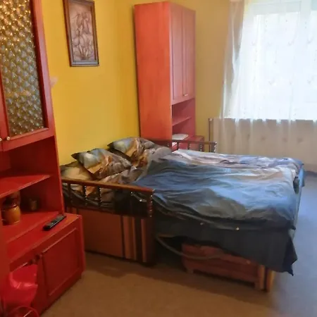 Mari Vendeghaz Casa de Férias
